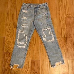 American Eagle jeans. Loose fit. Worn a couple of times. Size 8.